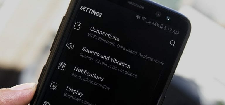 enable night mode on Samsung One UI