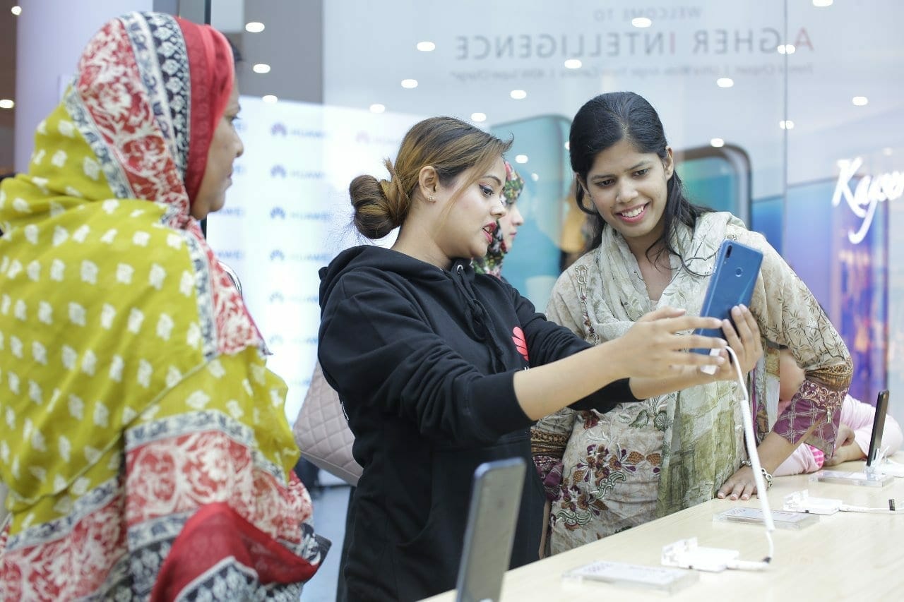 Flagship Experience Store in Lucky One Mall