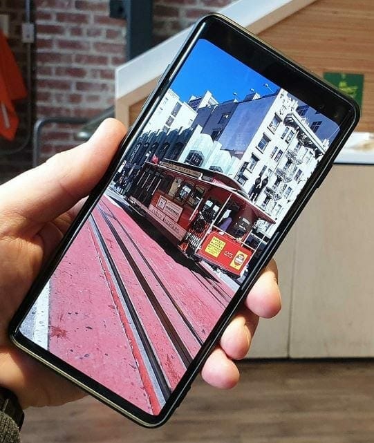 Samsung Galaxy S10 Camera Cutout